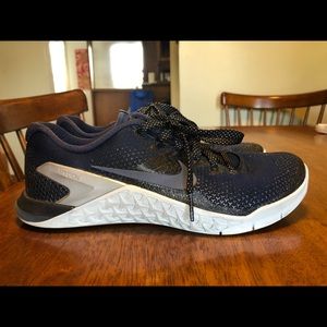 Nike Women's Athletic Shoes - Black and White